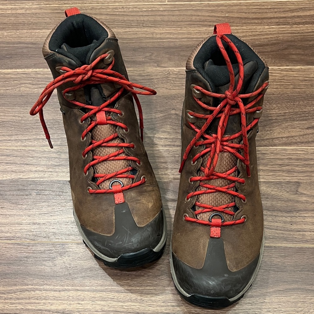 Merrell Men's Brown Leather Hiking Boots. Waterproof. Size 9US